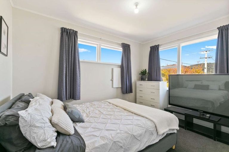 Photo of property in 1 Isabel Grove, Wainuiomata, Lower Hutt, 5014