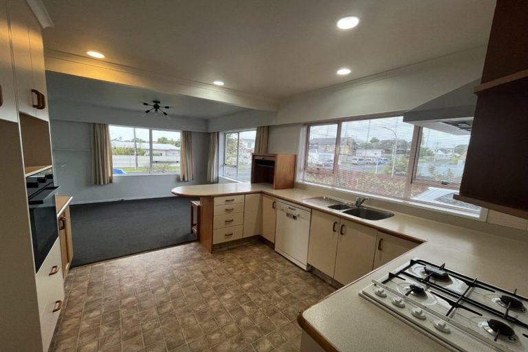 Photo of property in 54 Wairau Road, Oakura, 4314