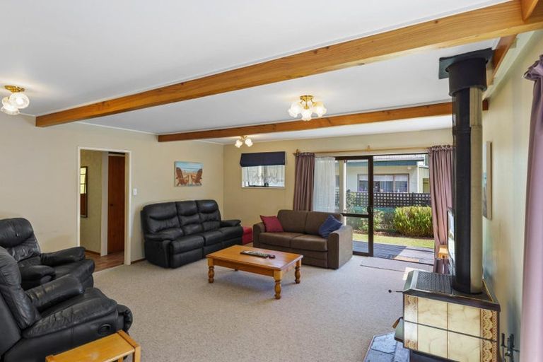 Photo of property in 18a Toi Street, Otaki Beach, Otaki, 5512