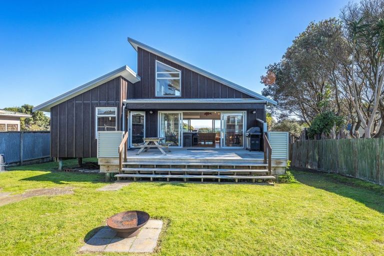 Photo of property in 8 Rodney Avenue, Te Horo Beach, Otaki, 5581