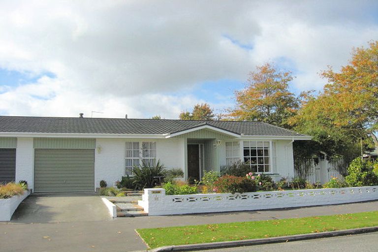 Photo of property in 1/35 Guinness Crescent, Ilam, Christchurch, 8041