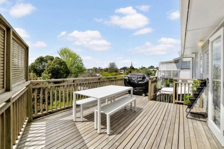 Photo of property in 4 Hatherlow Street, Glenfield, Auckland, 0629
