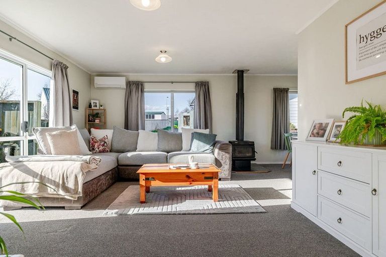 Photo of property in 105 Hillcrest Drive, Kelvin Grove, Palmerston North, 4414