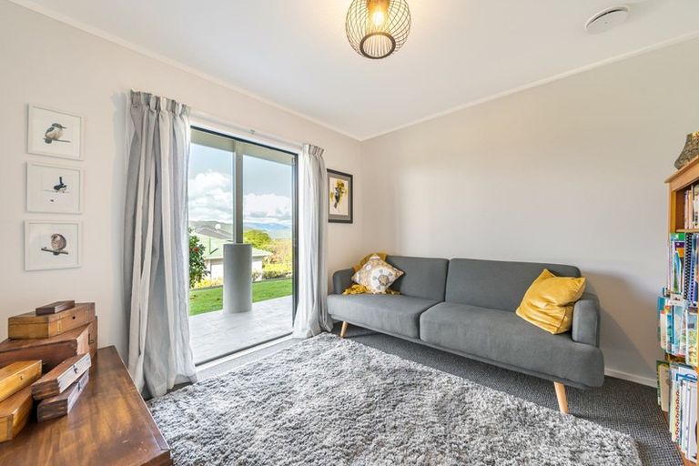 Photo of property in 117 Normandale Road, Normandale, Lower Hutt, 5010