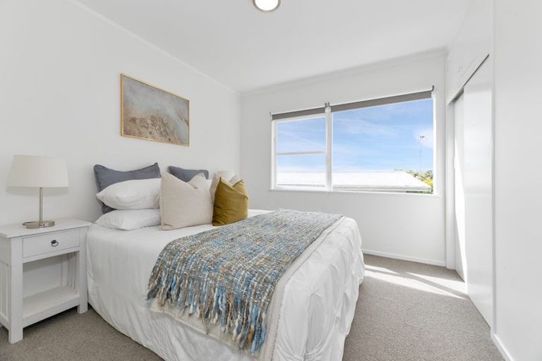 Photo of property in 8 Hauraki Crescent, Pinehill, Auckland, 0632