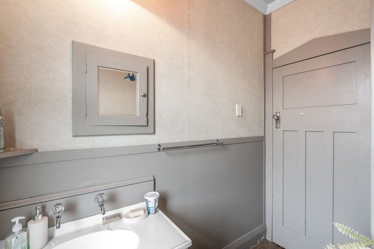 Photo of property in 27 Ferry Road, Edendale, 9825