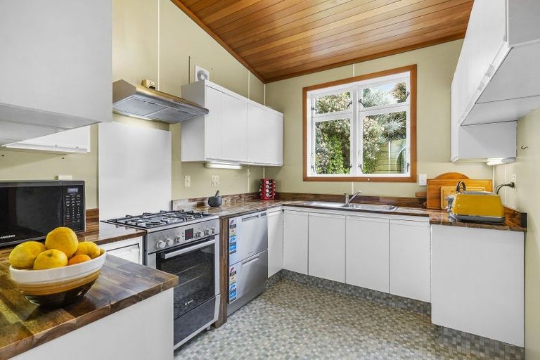 Photo of property in 15 Seine Street, Island Bay, Wellington, 6023