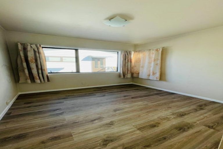Photo of property in 30 Mannering Place, Hillcrest, Auckland, 0627