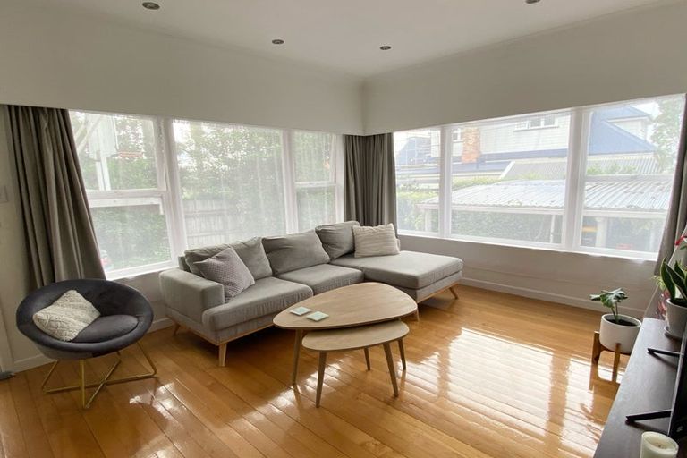 Photo of property in 8a Dodson Avenue, Milford, Auckland, 0620