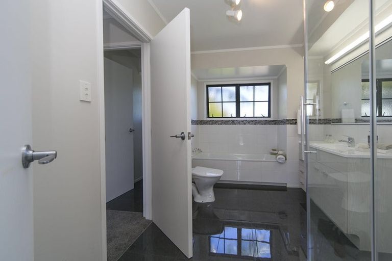 Photo of property in 13 Helga Crescent, Te Atatu Peninsula, Auckland, 0610