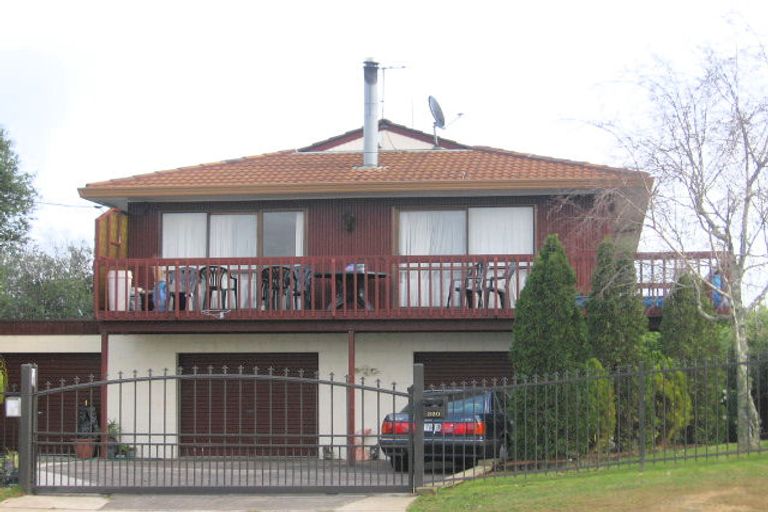 Photo of property in 320 Don Buck Road, Massey, Auckland, 0614