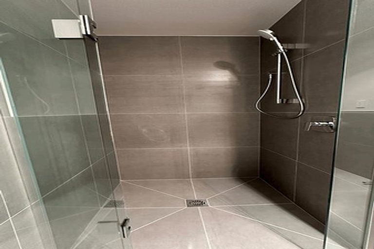 Photo of property in 24 Ramwall Place, Weymouth, Auckland, 2103