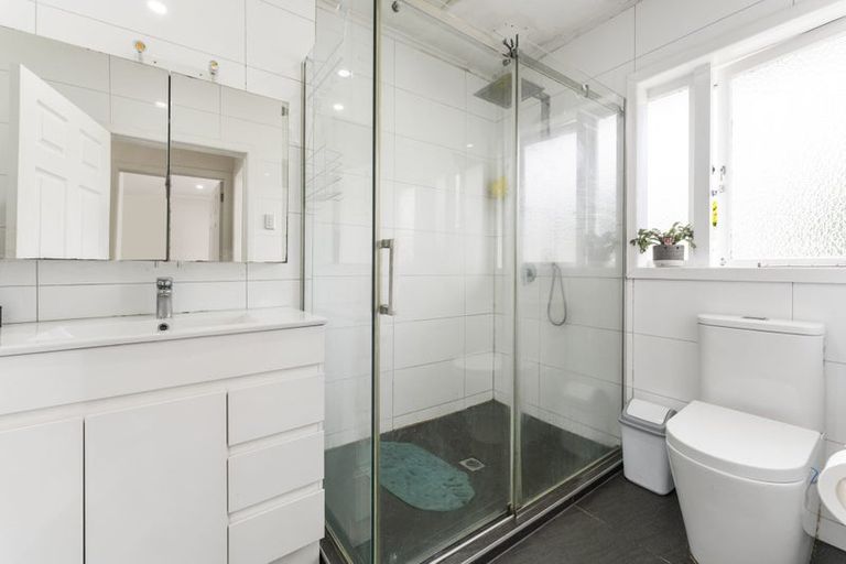 Photo of property in 107 Taylor Road, Mangere Bridge, Auckland, 2022
