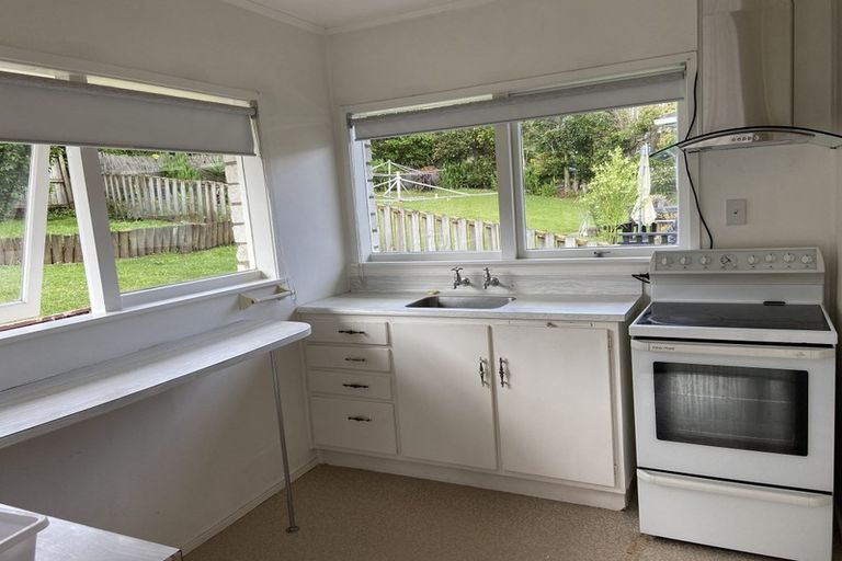 Photo of property in 2/5 Finn Place, Totara Vale, Auckland, 0629