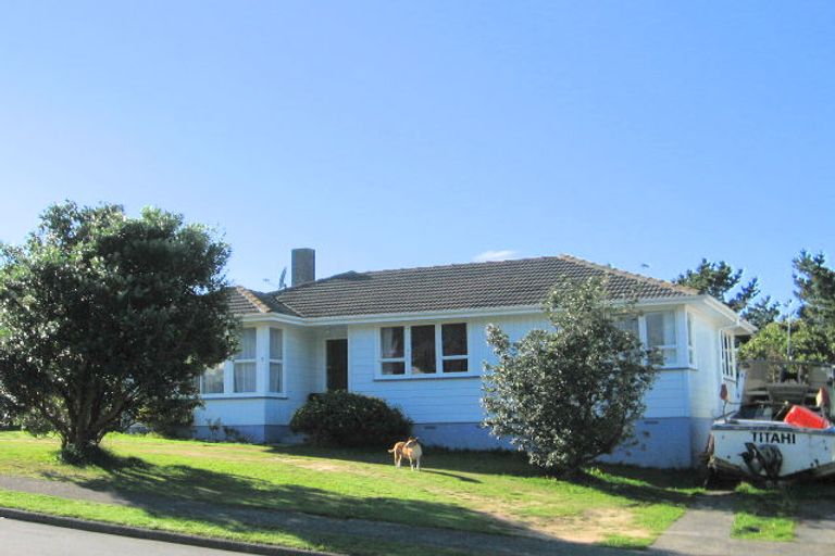 Photo of property in 3 Takapuwahia Drive, Takapuwahia, Porirua, 5022