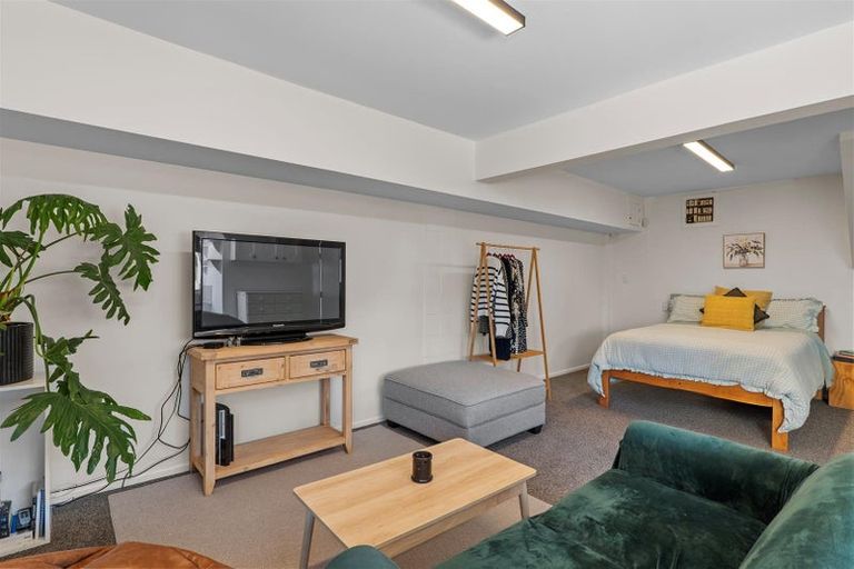 Photo of property in 15 Sonning Place, Redwood, Christchurch, 8051