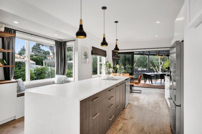 Photo of property in 15 Bracken Street, New Plymouth, 4310