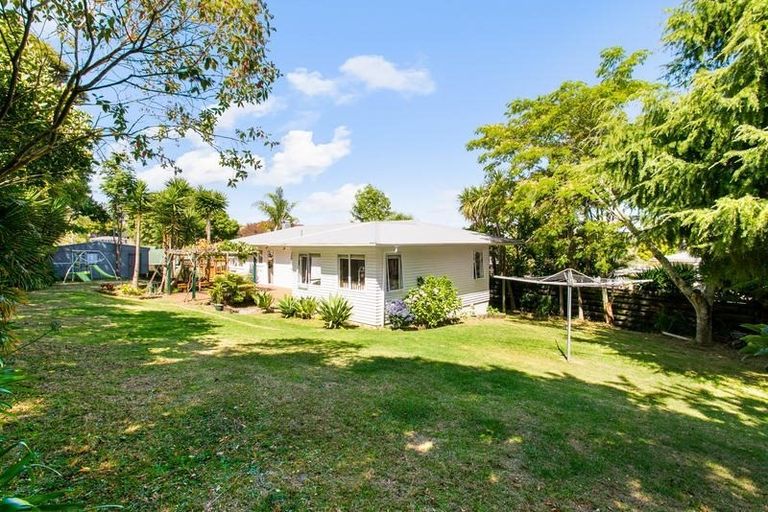 Photo of property in 48 Hilling Street, Titirangi, Auckland, 0604