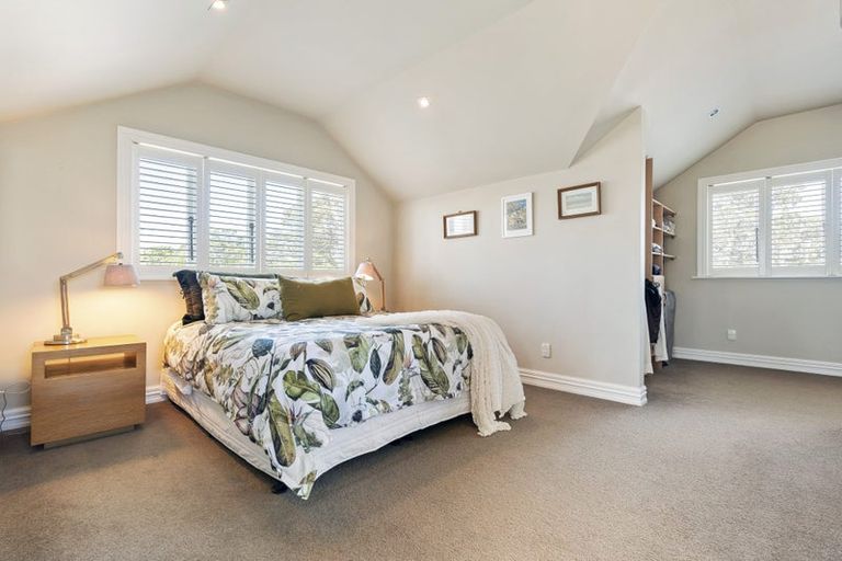 Photo of property in 46 Waterview Road, Stanley Point, Auckland, 0624