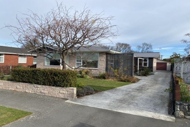 Photo of property in 6 Dulles Place, Papanui, Christchurch, 8053