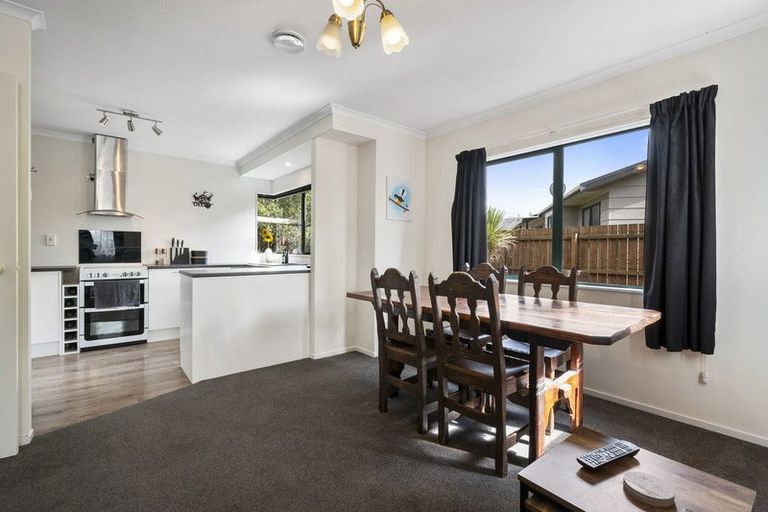 Photo of property in 71 Hillcrest Drive, Kelvin Grove, Palmerston North, 4414