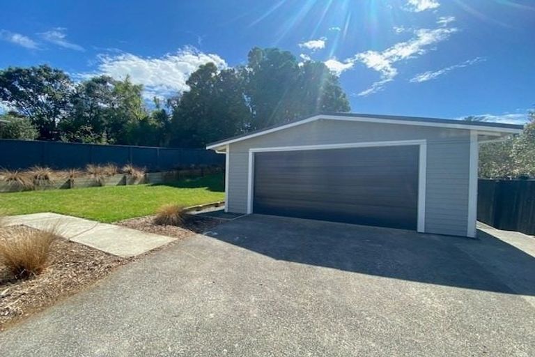 Photo of property in 14 John Road, Stanmore Bay, Whangaparaoa, 0932