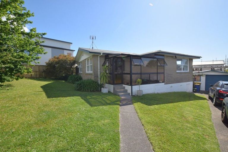 Photo of property in 11 Silver Birch Rise, Henderson, Auckland, 0612