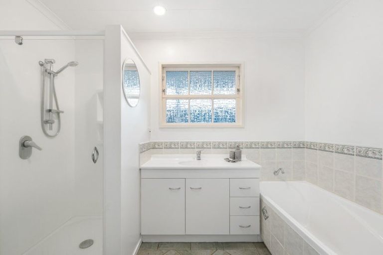 Photo of property in 18 Chippendale Crescent, Highbury, Palmerston North, 4412