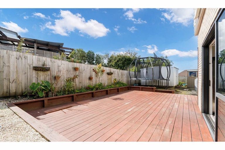 Photo of property in 2 Mile Place, Henderson, Auckland, 0612