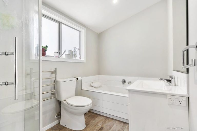 Photo of property in 20u6 Glanmire Road, Newlands, Wellington, 6037