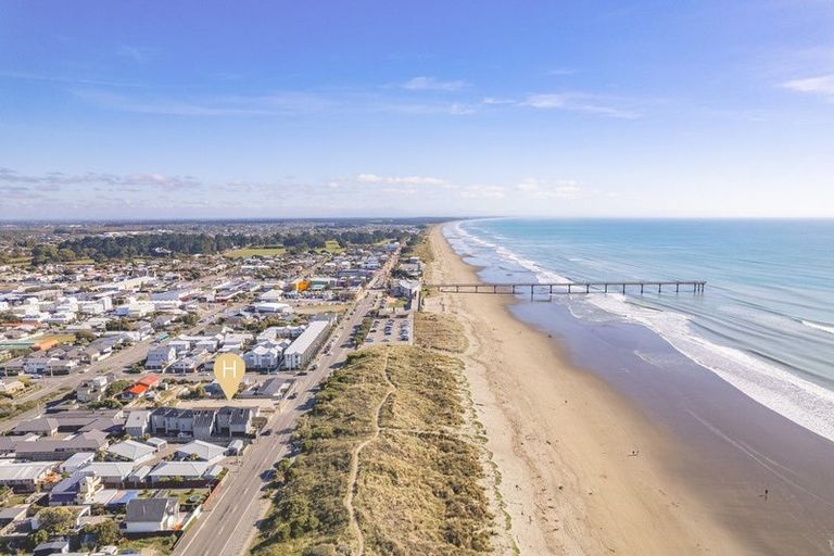 Photo of property in 243 Marine Parade, New Brighton, Christchurch, 8061