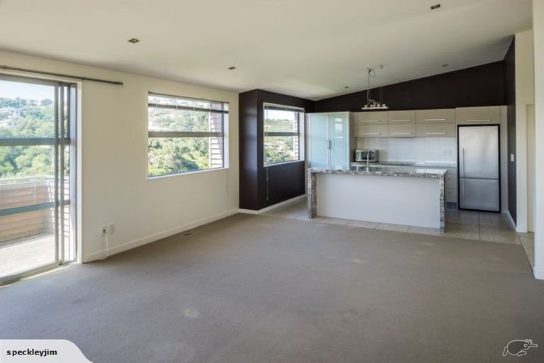 Photo of property in 51 Tiketike Way, Brooklyn, Wellington, 6021