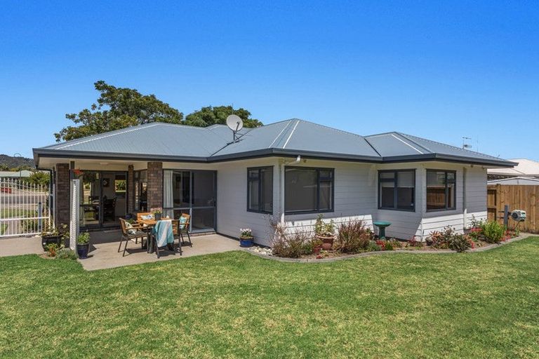 Photo of property in 21 Edgewater Grove, Whakatane, 3120