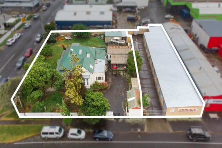 Photo of property in 410-412 Avenue Road West, Hastings, 4122