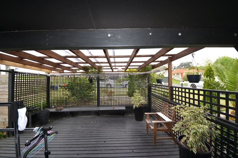 Photo of property in 10 Rook Place, Unsworth Heights, Auckland, 0632