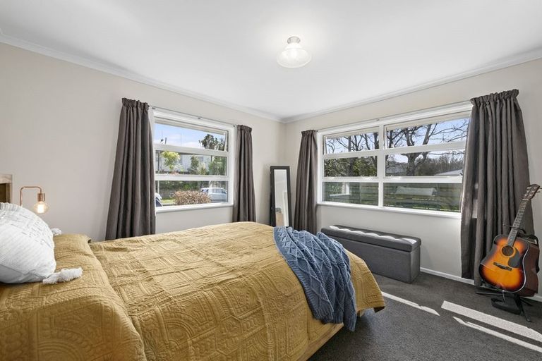 Photo of property in 5 Deller Grove, Silverstream, Upper Hutt, 5019