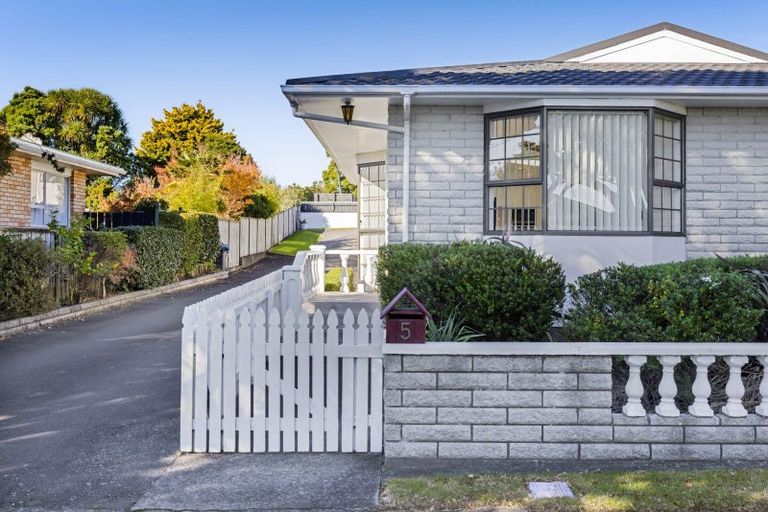 Photo of property in 1/5 Selwyn Street, Lower Vogeltown, New Plymouth, 4310