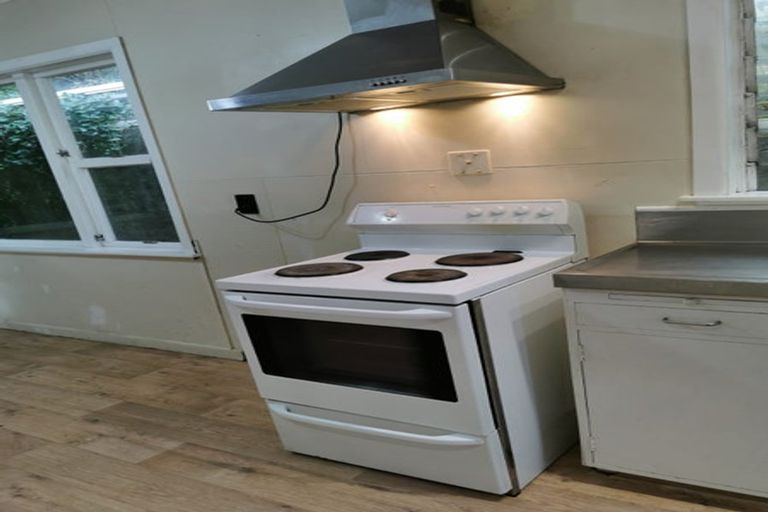 Photo of property in 88 Newlands Road, Newlands, Wellington, 6037