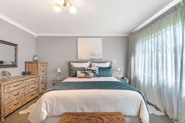 Photo of property in 19a Kawaha Point Road, Fairy Springs, Rotorua, 3015