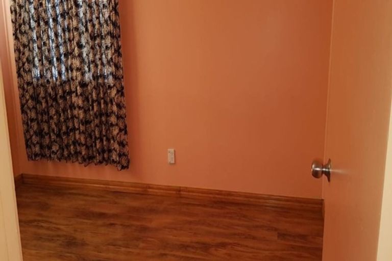 Photo of property in 3/15 Islington Avenue, New Lynn, Auckland, 0600