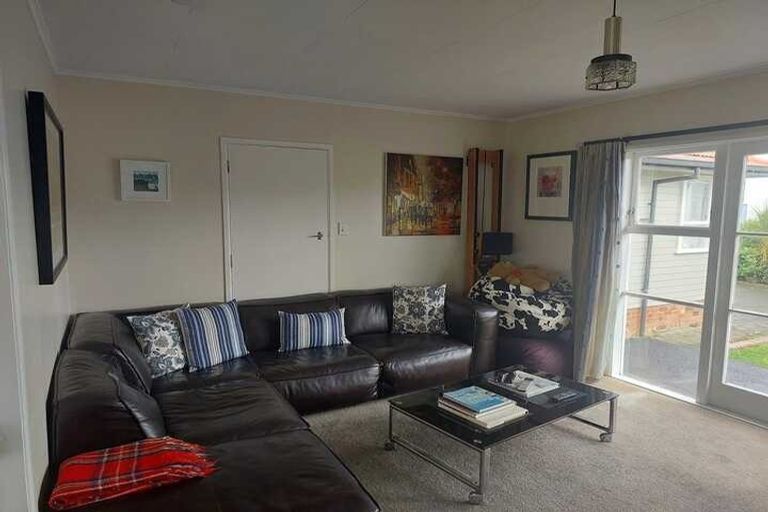 Photo of property in 15 Wakefield Road, Favona, Auckland, 2024