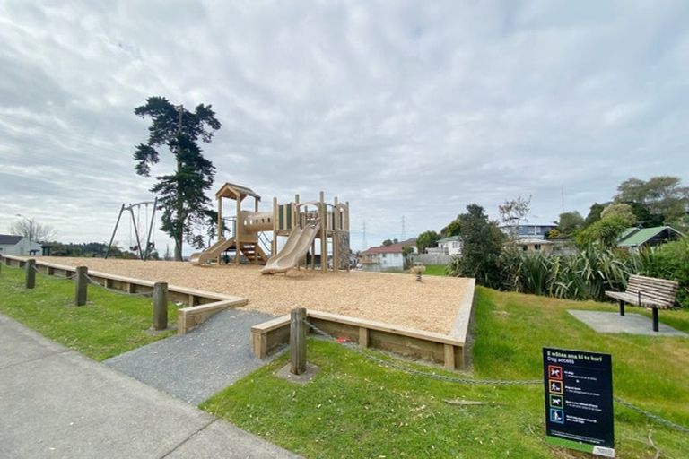 Photo of property in 44 Keegan Drive, Massey, Auckland, 0614