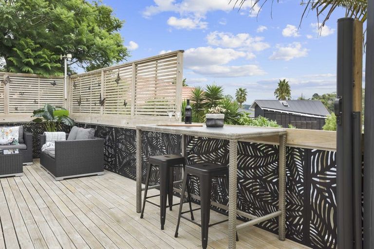 Photo of property in 28 Hawaiian Parade, Arkles Bay, Whangaparaoa, 0932