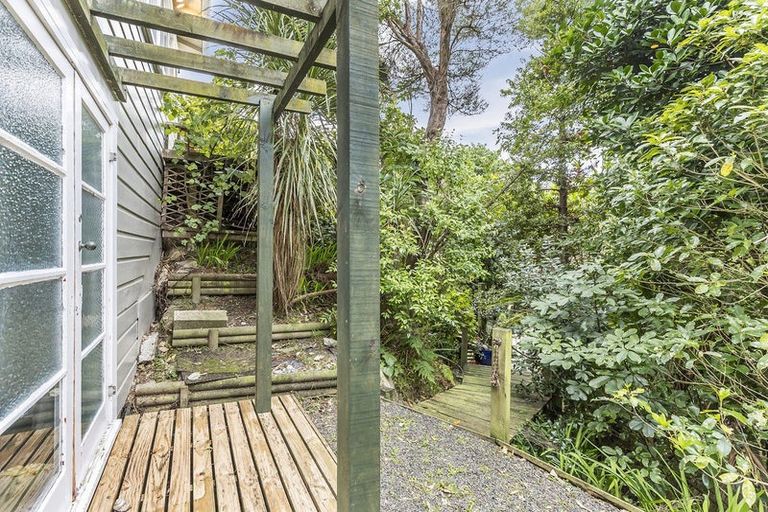 Photo of property in 35 Airlie Road, Plimmerton, Porirua, 5026