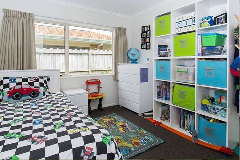 Photo of property in 10 Ambleside Drive, Northpark, Auckland, 2013