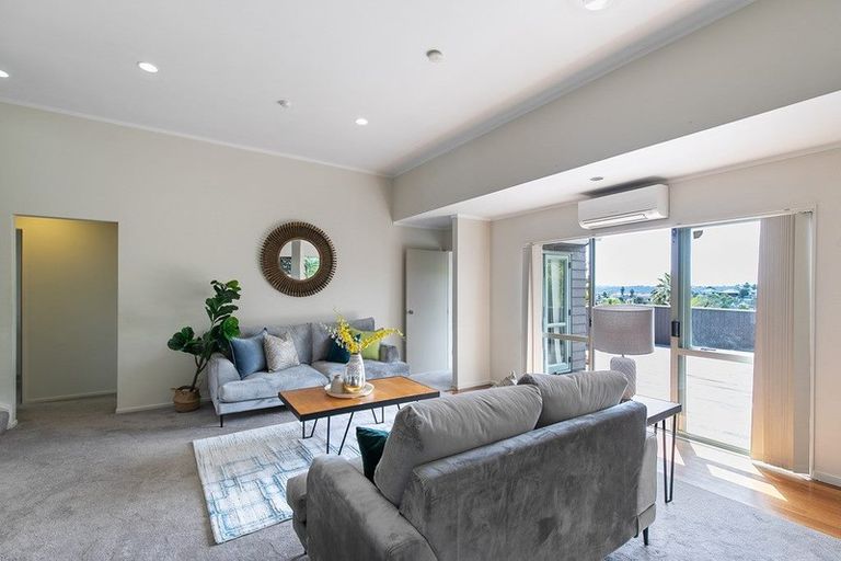 Photo of property in 23 Tyrico Close, Unsworth Heights, Auckland, 0632