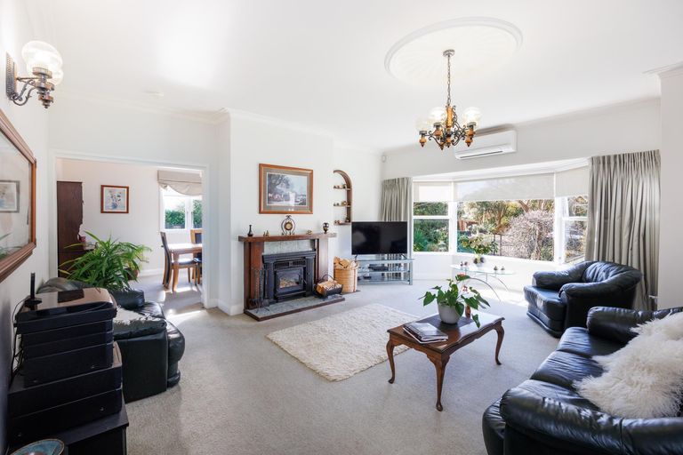 Photo of property in 21 Karina Terrace, Roslyn, Palmerston North, 4414