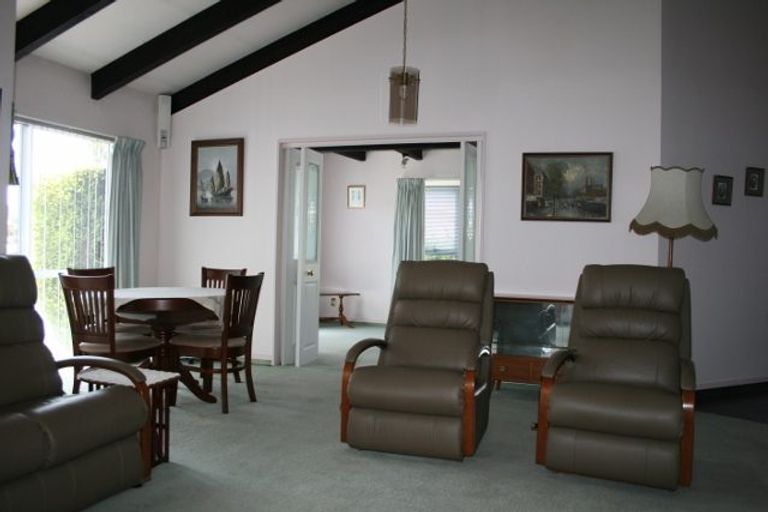 Photo of property in 50 Regency Crescent, Redwood, Christchurch, 8051