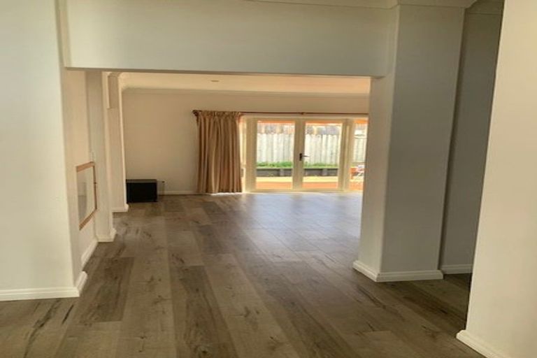 Photo of property in 2 Glastry Close, East Tamaki Heights, Auckland, 2016