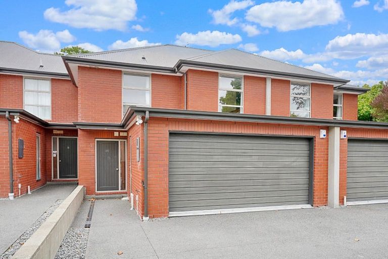 Photo of property in 7 Athol Terrace, Upper Riccarton, Christchurch, 8041